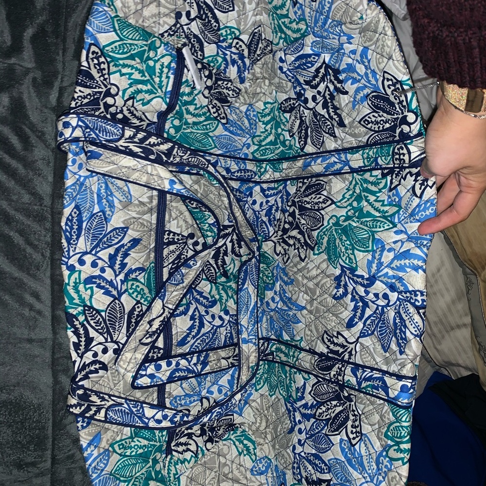 BRAND NEW VERA BRADLEY DUFFLE BAG! - Picture 3 of 5